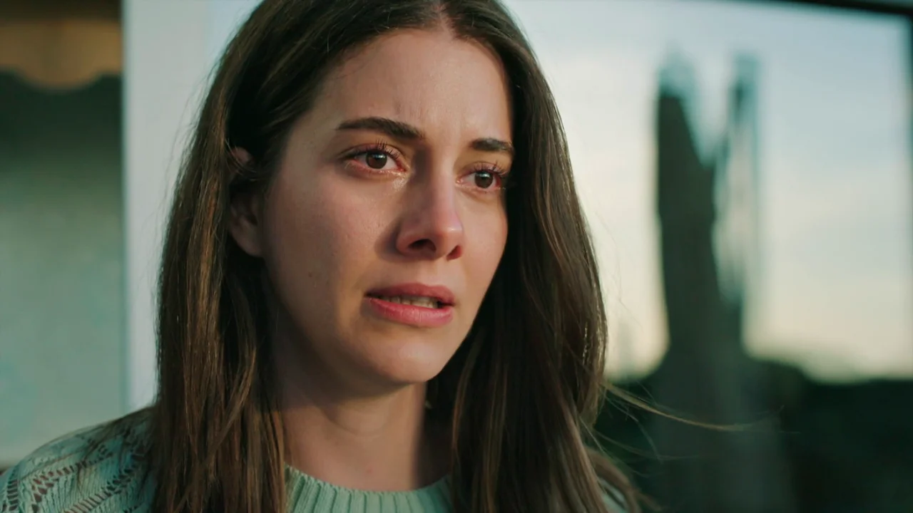 Suna sale de la mansión y grita a Ferit la verdad delante de todos: “¡Seyran no está aquí!”