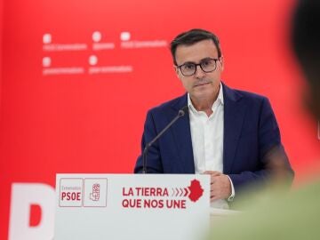 El secretario general del PSOE, Miguel Ángel Gallardo, en rueda de prensa