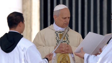Papa León XIV en el inicio de la misa