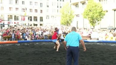 Momento histórico: lucha canaria en el corazón de Madrid