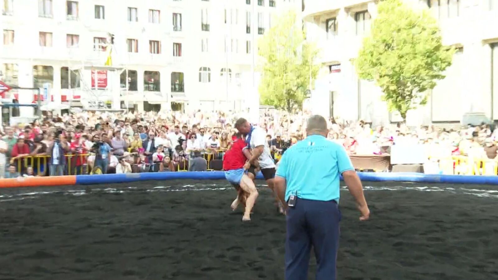 Momento histórico: lucha canaria en el corazón de Madrid