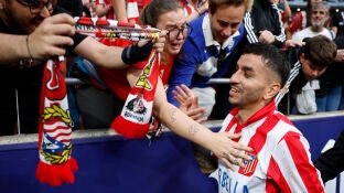 &Aacute;ngel Correa se despide de los aficionados del Atl&eacute;tico en el Metropolitano