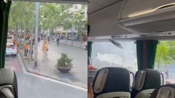 Momento del ataque al autobús del CF Rayo Majadahonda