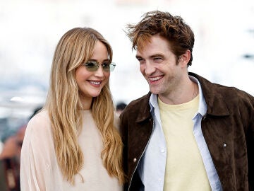 Jennifer Lawrence y Robert Pattinson en Cannes