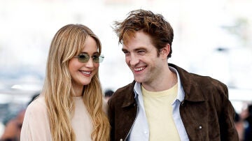 Jennifer Lawrence y Robert Pattinson en Cannes
