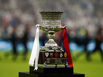 Imagen del trofeo de la Supercopa de España 2025