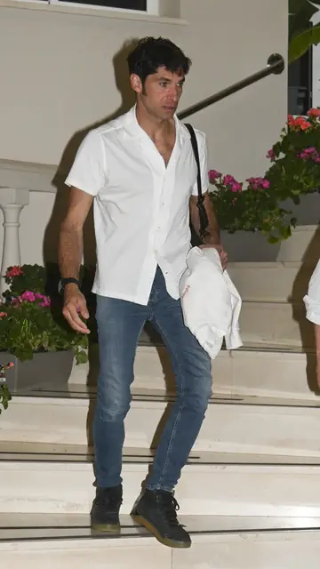 Cayetano Rivera, a la salida de Osuna, en Sevilla Cayetano Rivera, a la salida de Osuna, en Sevilla