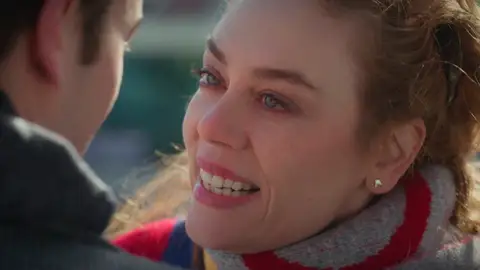 Bahar consuela a Uras con una lección de vida: “No dejes de ser tú para que otro sea feliz” Bahar consuela a Uras con una lección de vida: “No dejes de ser tú para que otro sea feliz”