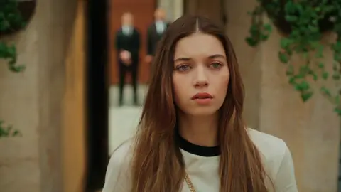 Los recuerdos invaden a Seyran al volver a la casa de Antep, donde su vida tomó un rumbo que no eligió Los recuerdos invaden a Seyran al volver a la casa de Antep, donde su vida tomó un rumbo que no eligió