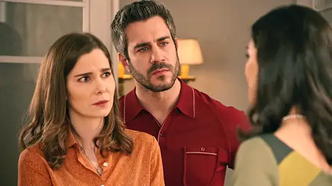 Andrés no acepta el chantaje de María y ella decide seguir adelante con su amenaza de