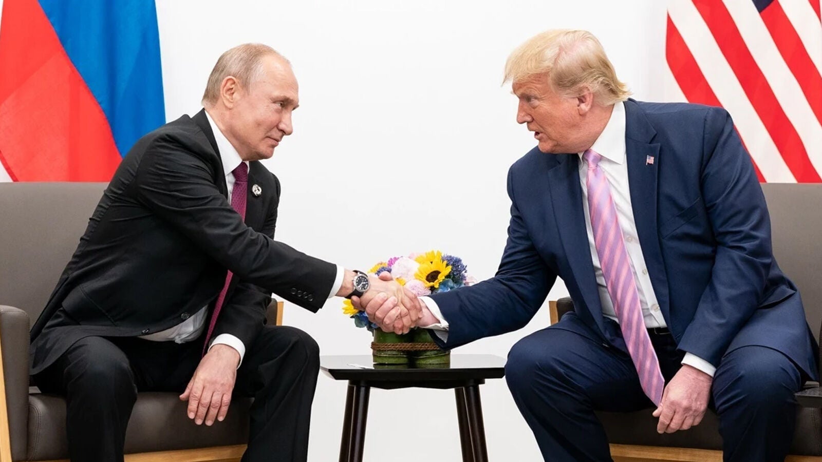 Donald Trump avisa a Vladimir Putin de que está 