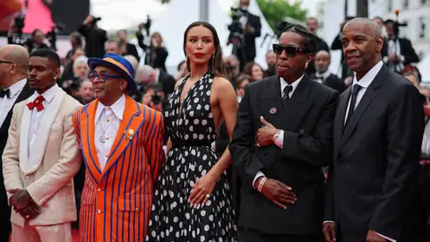 El equipo de Highest 2 Lowest con Denzel Washington en Cannes El equipo de Highest 2 Lowest con Denzel Washington en Cannes