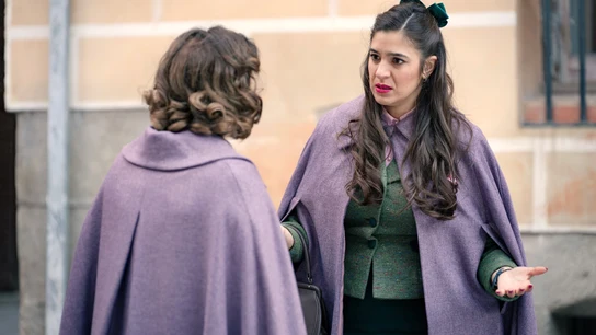 Carmen y Claudia, desesperadas al descubrir que… ¡les han robado la furgoneta de la empresa! Carmen y Claudia, desesperadas al descubrir que… ¡les han robado la furgoneta de la empresa!