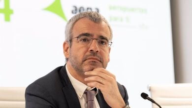 El presidente de AENA responde a Almeida ante la polémica por los sintecho en Barajas: 