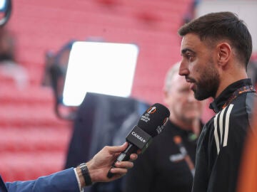 Bruno Fernandes atiende a los medios en San Mamés