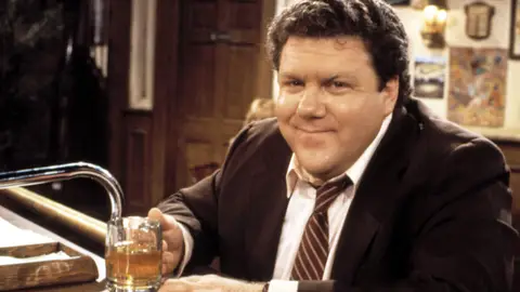 George Wendt en Cheers George Wendt en Cheers