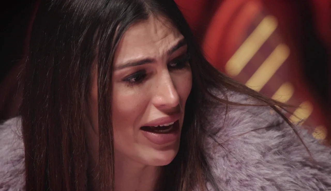 Lía se derrumba ante el ataque de Anuska: “¡Echadme! Pido que me votéis”