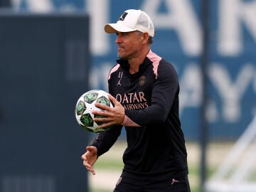 Luis Enrique, en un entrenamiento del PSG en Poissy