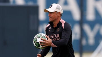 Luis Enrique, en un entrenamiento del PSG en Poissy