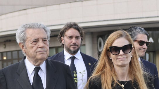 Olivia de Borb&oacute;n, junto a su padre Francisco de Borb&oacute;n y Escasany el 10 de mayo