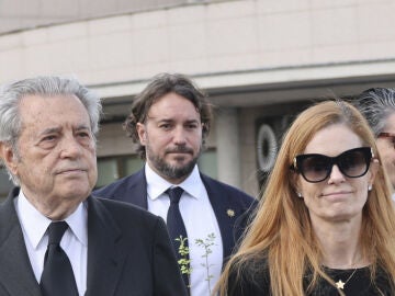 Olivia de Borb&oacute;n, junto a su padre Francisco de Borb&oacute;n y Escasany el 10 de mayo