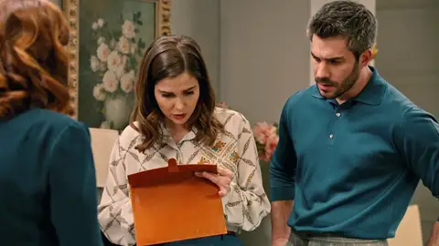 Avance del próximo capítulo de Sueños de libertad: Begoña y Andrés descubren unos documentos de Jesús que podrían cambiarlo todo Avance del próximo capítulo de Sueños de libertad: Begoña y Andrés descubren unos documentos de Jesús que podrían cambiarlo todo