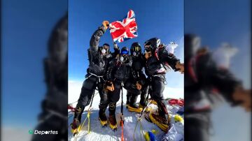 Los cuatro exsoldados británicos ascienden al Everest en tiempo récord