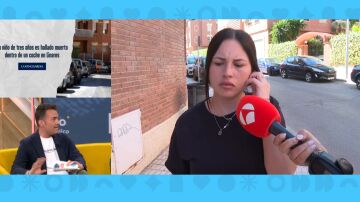 Olvida a su bebé en el coche.