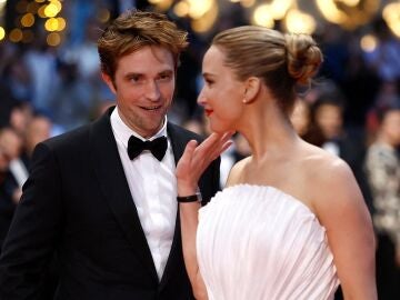 Jennifer Lawrence y Robert Pattinson en Cannes