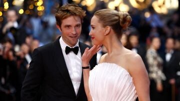 Jennifer Lawrence y Robert Pattinson en Cannes