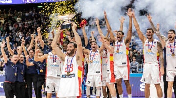 Rudy Fernandez levanta el trofeo del Eurobasket 2022
