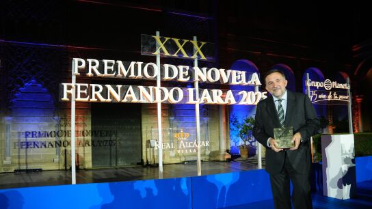El ganador del XXX Premio Fernando Lara, Sergio Vila-Sanju&aacute;n