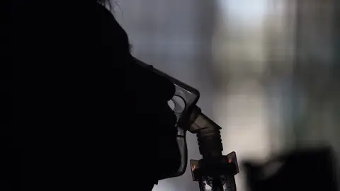 En la imagen de archivo, una paciente recibe su terapia para la esclerosis múltiple En la imagen de archivo, una paciente recibe su terapia para la esclerosis múltiple