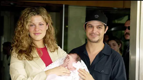 Jaydy Michel y Alejandro Sanz, con su hija Manuela, en 2001 Jaydy Michel y Alejandro Sanz, con su hija Manuela, en 2001
