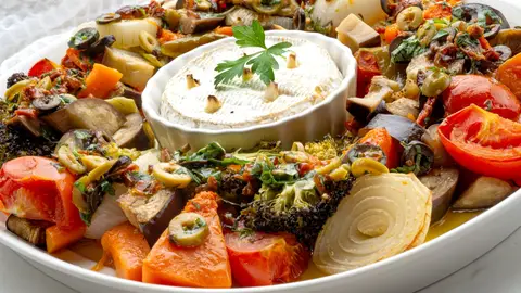 Verduras asadas con camembert fundido Verduras asadas con camembert fundido