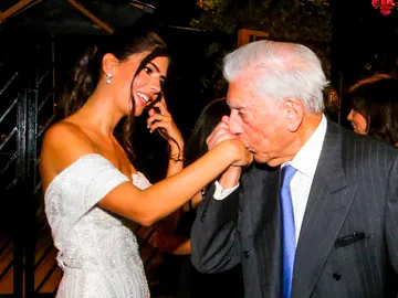 Josefina y su abuelo Mario Vargas Llosa Josefina y su abuelo Mario Vargas Llosa