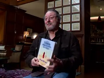 El actor Jean Reno escribe su primera novela: "El cine es como el tenis. La literatura es como el golf" El actor Jean Reno escribe su primera novela: "El cine es como el tenis. La literatura es como el golf"