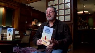 El actor Jean Reno escribe su primera novela: "El cine es como el tenis. La literatura es como el golf"