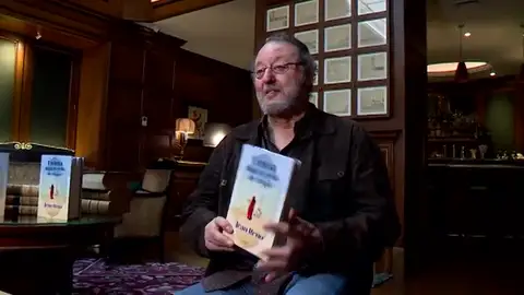 El actor Jean Reno escribe su primera novela: "El cine es como el tenis. La literatura es como el golf" El actor Jean Reno escribe su primera novela: "El cine es como el tenis. La literatura es como el golf"