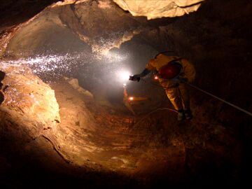 Así es la 'cueva monstruosa' del Cáucaso 