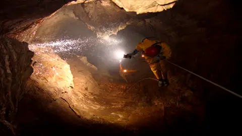 Así es la 'cueva monstruosa' del Cáucaso Así es la 'cueva monstruosa' del Cáucaso