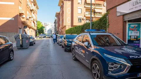 Coche de policía cerca de donde se ha encontrado al bebé fallecido en Linares Coche de policía cerca de donde se ha encontrado al bebé fallecido en Linares