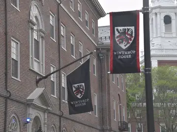 Un tribunal paraliza la orden de Trump para suspender las matriculaciones extranjeras en Harvard Un tribunal paraliza la orden de Trump para suspender las matriculaciones extranjeras en Harvard