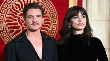 Pedro Pascal con su hermana Lux