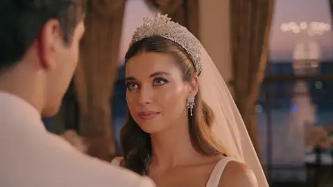 Una boda inolvidable y una amenaza que puede acabar con todo: este domingo, en Una nueva vida Una boda inolvidable y una amenaza que puede acabar con todo: este domingo, en Una nueva vida