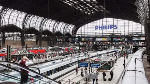 Heridas doce personas en un ataque con arma blanca en la estación de tren de Hamburgo (Alemania) Heridas doce personas en un ataque con arma blanca en la estación de tren de Hamburgo (Alemania)