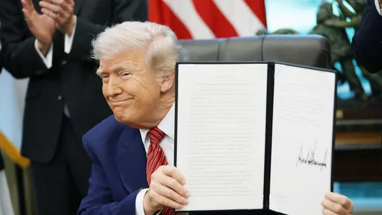 El presidente de EEUU Donald Trump firma órdenes ejecutivas en la Casa Blanca El presidente de EEUU Donald Trump firma órdenes ejecutivas en la Casa Blanca