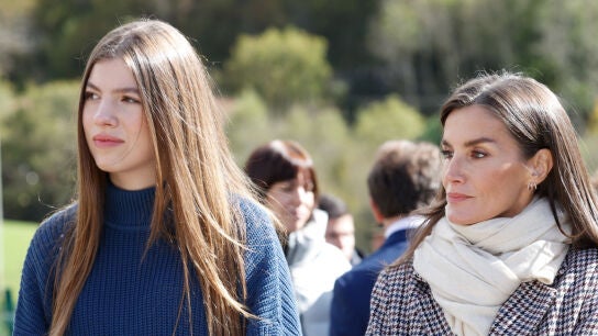 La infanta Sof&iacute;a y la reina Letizia