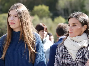 La infanta Sofía y la reina Letizia La infanta Sofía y la reina Letizia