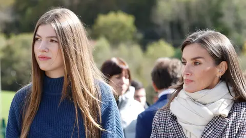 La infanta Sofía y la reina Letizia La infanta Sofía y la reina Letizia